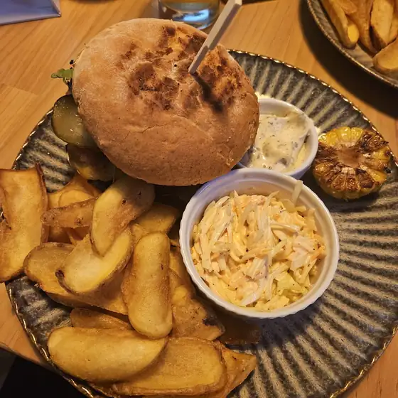 Burger z łódeczkami