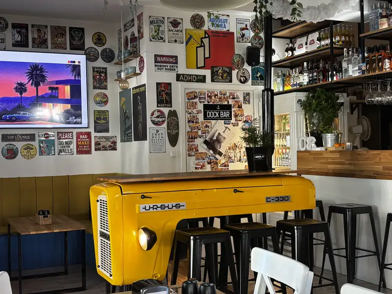 Bar z maską Ursusa